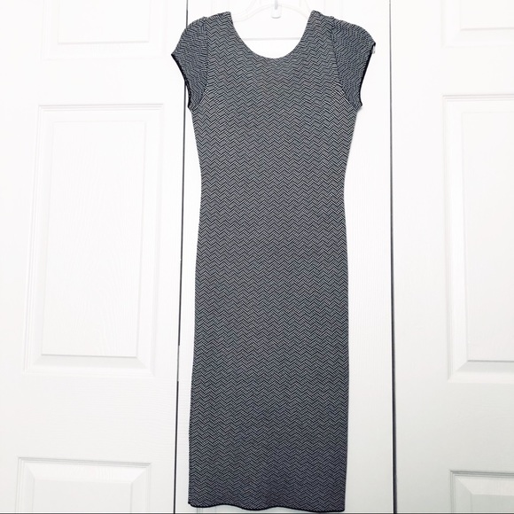 Zara Dresses & Skirts - Zara Knit Black & White Body-con Pattern Dress